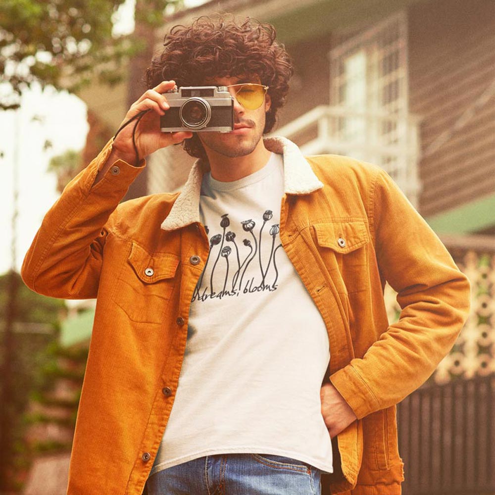 WHO DREAMS, BLOOMS – streetwear tričko z bio bavlny pro snílky a vizionáře | FleekFox v barvě